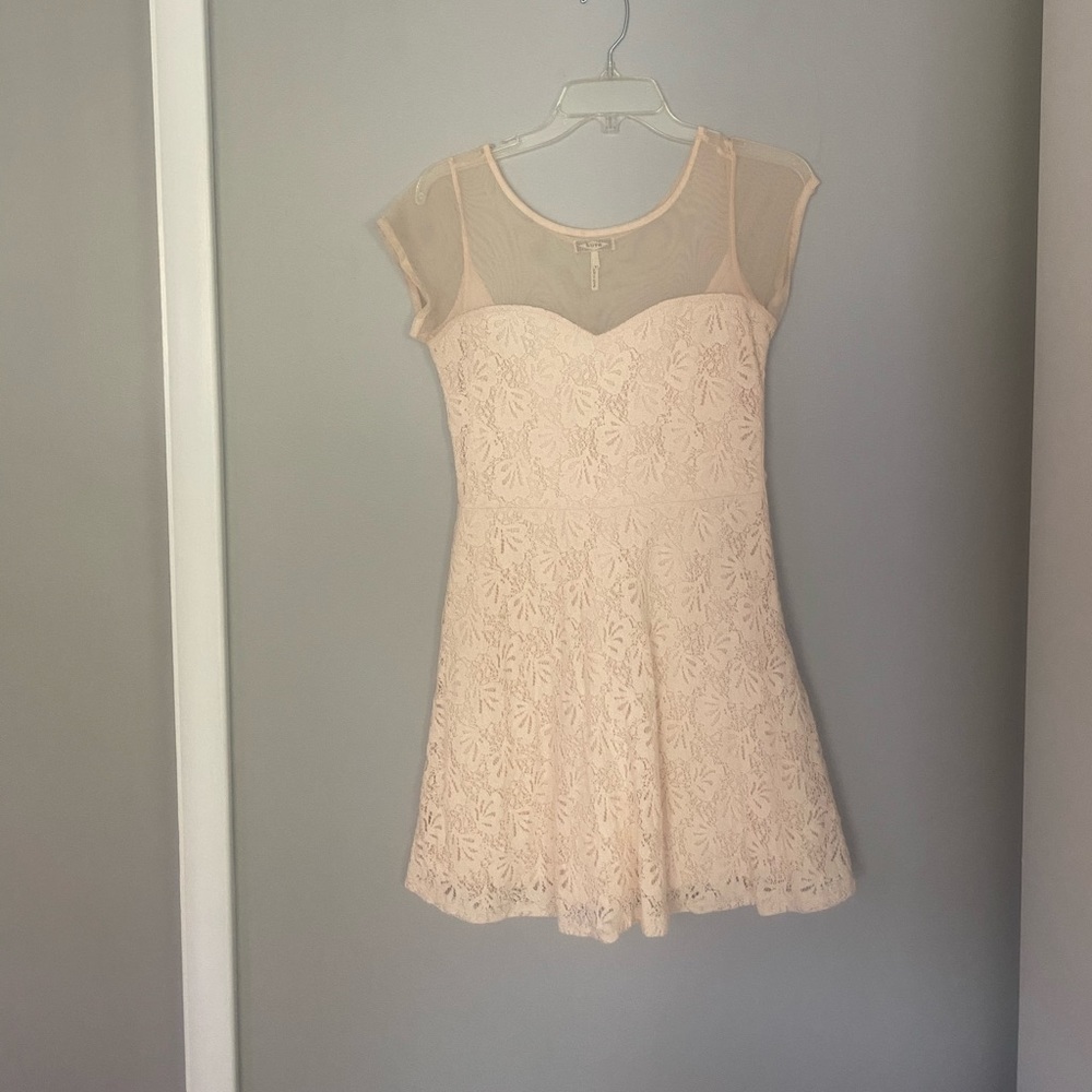 EUC Kirra Peach Lace Dress Medium